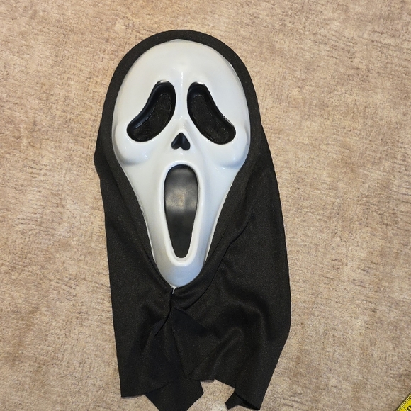 Ghost Face Mask - Picture 1 of 7